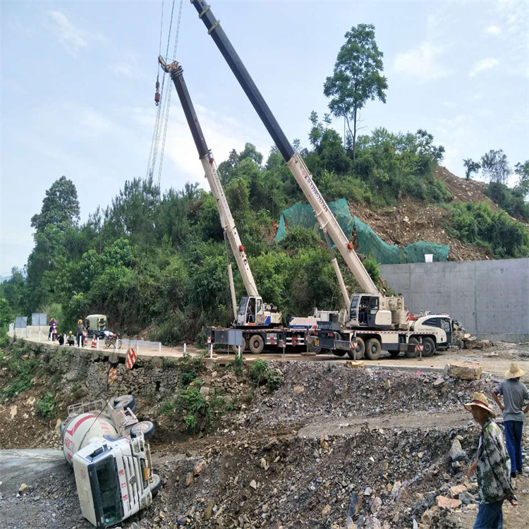常州天宁汽车掉沟里叫吊车救援要多少钱